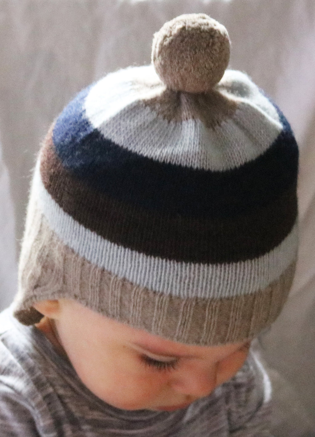 BABY STRIPED EARFLAP WITH POM POM – product image 3