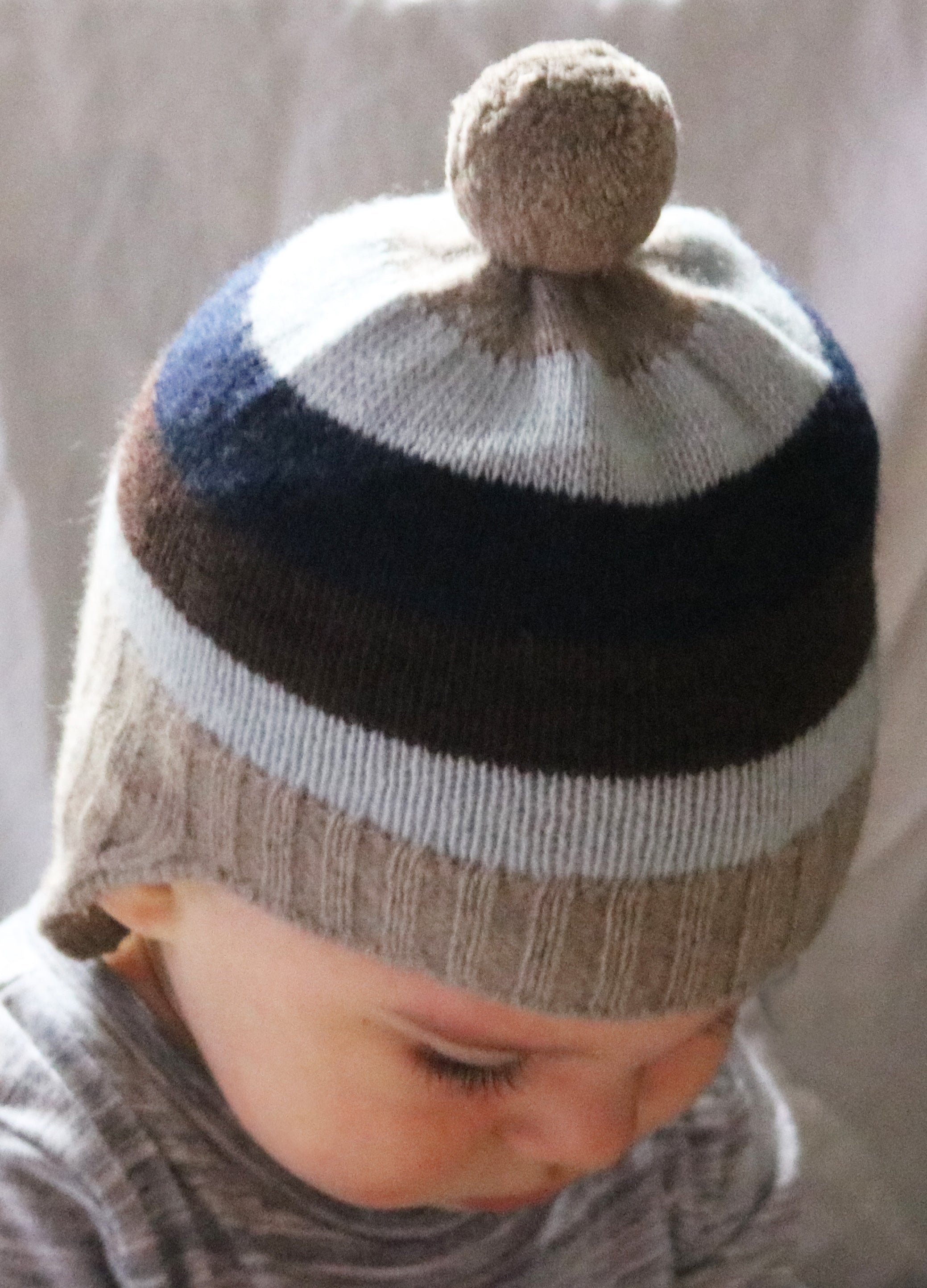 BABY STRIPED EARFLAP WITH POM POM – product image 3